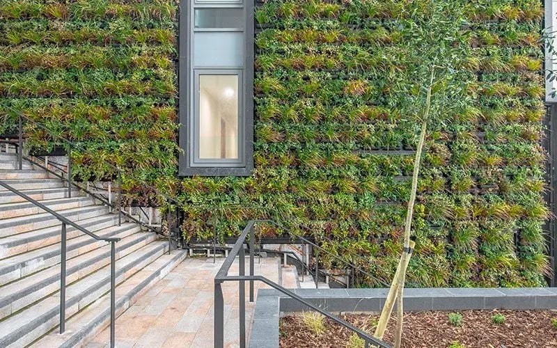 Mobilane-LivePanel-Outdoor-groene-gevel-Architect-Liverpool-SH-1