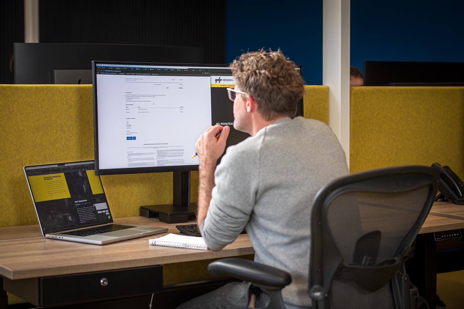 QDP-engineers overleggen over een ontwerp in Duiven